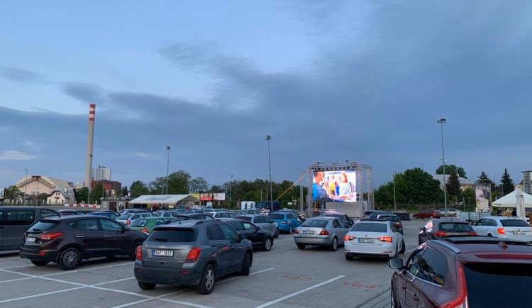 Fotbal u Šantovky. Autokino bude zdarma přenášet zápasy fotbalové Sigmy