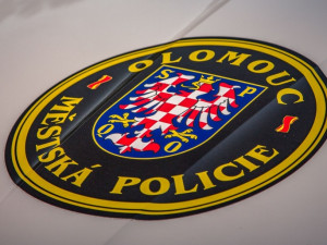 Malý chlapec se sám doma bál. Po Okružní běhal jen v tričku a naboso