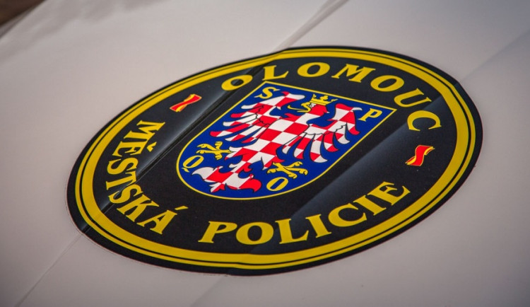 Malý chlapec se sám doma bál. Po Okružní běhal jen v tričku a naboso