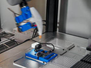 FOTO: Olomoučtí vyvinuli robota jménem Popelka, umí připravit vzorky pro rostlinný výzkum