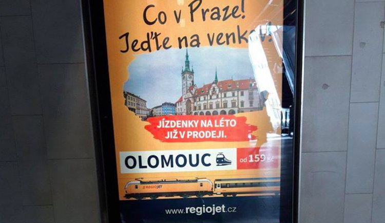 Co v Praze? Jeďte na venkov! Dopravce nabízí jízdenky do Olomouce kontroverzní kampaní