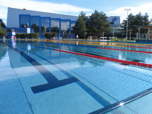 Olomoucký bazén v pondělí otevírá venkovní areál. Otevře i Aquapark