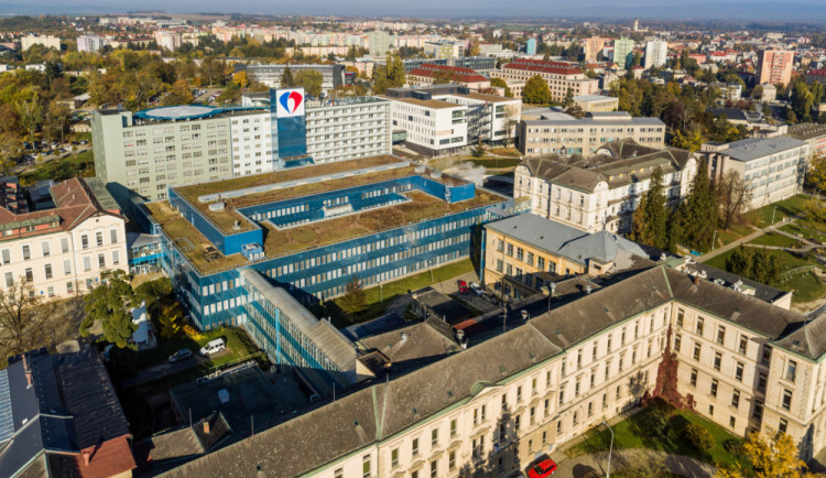 Návštěvy u pacientů povolily jen dvě nemocnice v Olomouci