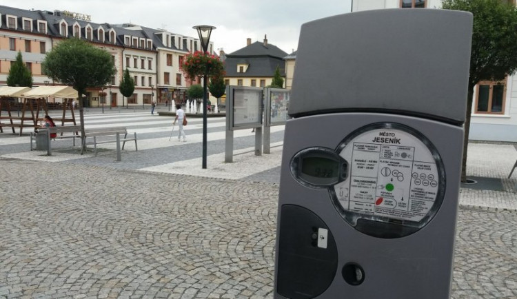 V Jeseníku během léta vymění poruchové a zastaralé parkovací automaty