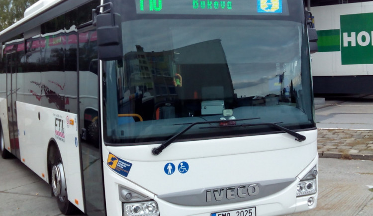 Hromadnou dopravu v kraji loni využilo více cestujících