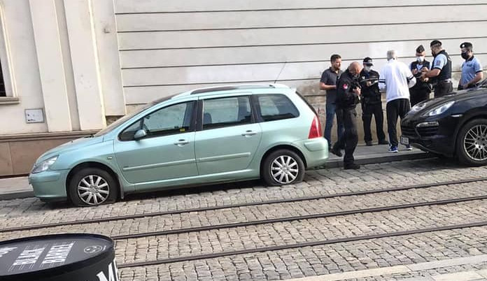 Další konflikt u olomoucké charity skončil propíchanými pneumatikami