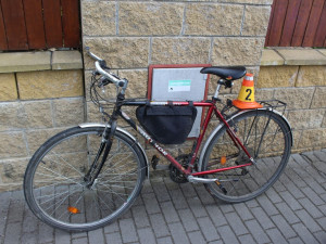 Řidička Toyoty nedala přednost cyklistovi. Na ošetření byl převezen do nemocnice
