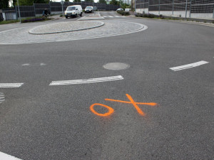 Řidička Toyoty nedala přednost cyklistovi. Na ošetření byl převezen do nemocnice