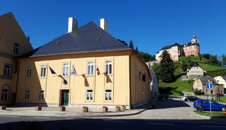 Javorník proměnil bývalý zemský soud v infocentrum a nové muzeum