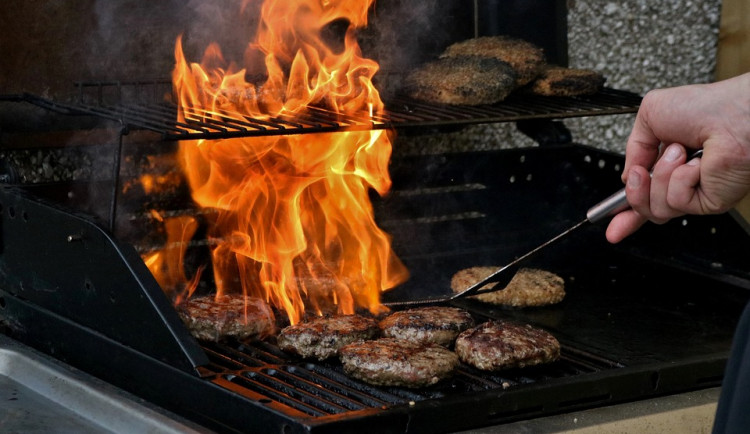 Začíná grilovací sezóna. Hasiči jsou v pozoru a varují před požáry