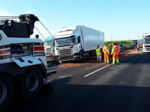 FOTO: Nehoda kamionu ráno zablokovala dálnici D46, už se jezdí jedním pruhem