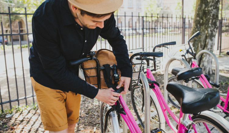 Sdílená kola a elektrokoloběžky v Olomouci? Město hledá praktická a bezpečná řešení