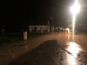 Při lokálních povodních v kraji zemřel člověk, další se pohřešuje