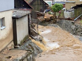 Je to jako apokalypsa, říkají obyvatelé Břevence, který zatopila přívalová voda