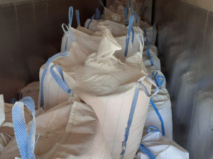 Olomoučtí celníci zadrželi kamion při nelegální přepravě 18 tun odpadu