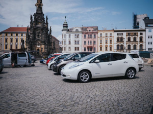 FOTO: Sraz elektromobilů se letos konal už popáté. Primátor na něm představil nový vůz