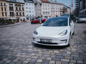 FOTO: Sraz elektromobilů se letos konal už popáté. Primátor na něm představil nový vůz