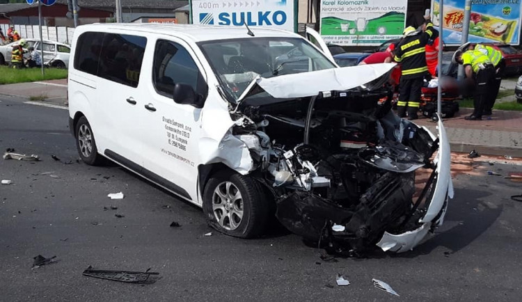 AKTUALIZOVÁNO: U dopravní nehody čtyř aut zasahují všechny záchranné složky