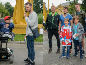 FOTO: Štafety na vozíku se zúčastnili hokejisté i zpěváci. Plánuje se už další akce