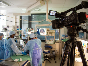 Nemocnice si ověřuje nový způsob vzdělávání. Online endoskopického workshopu se účastnilo na 300 lidí
