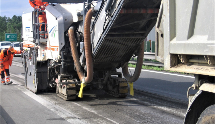 Na dálnici směrem na Vyškov jsou závěrem týdne naplánované opravy výmolů a výtluků