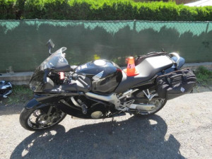 Motorkář při odpolední projížďce narazil do svodidel, se zraněním skončil v nemocnici