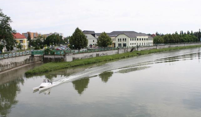 Část nábřeží Bečvy by mohla nést jméno známého československého plavce.