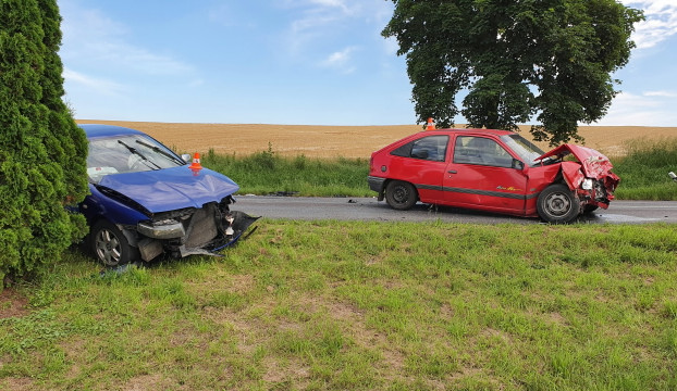 FOTO: Nehoda na Přerovsku skončila vážným zraněním jednoho z řidičů