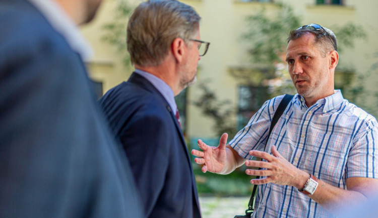 Koronavirovou krizi jsme zvládli skvěle především díky občanům. Vláda nemá recept na nastartování ekonomiky, říká Petr Fiala