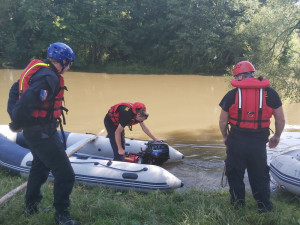 Muž nalezl na Moravě bezvládné tělo. Pravděpodobně se jedná o pohřešovaného vodáka