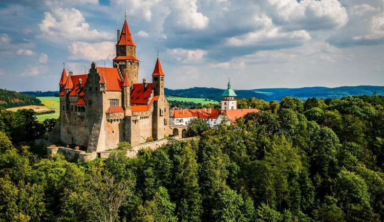 Většina Čechů hodlá svou dovolenou trávit v Česku. Hlavně na jihu Moravy a Čech