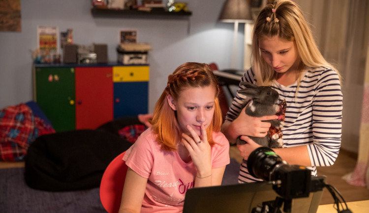 Film V síti o sexuálním obtěžování dětí má necenzurovanou verzi