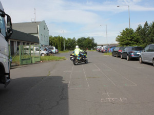 Dálniční policisté kontrolovali u Přáslavic nákladní vozidla. Zjistili 19 přestupků u 25 řidičů