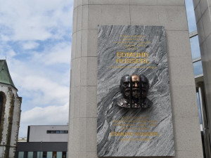 Filozofa Edmunda Husserla připomíná v rodném Prostějově pamětní deska