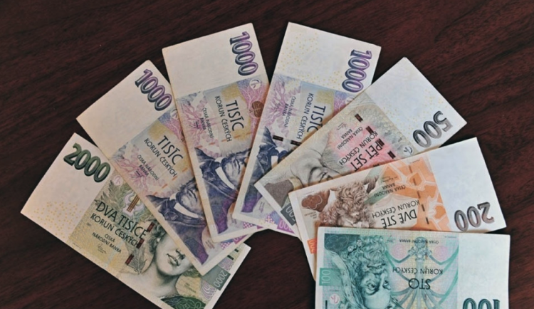 Podvodníci uzavírali falešné životní a úrazové pojištění, vyšplhali se na částku 237 milionů korun