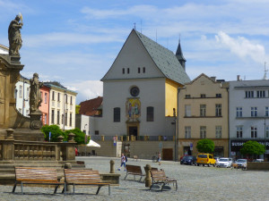 V podzemí kapucínského kláštera v Olomouci se koná bleší trh na podporu nevidomých a slabozrakých