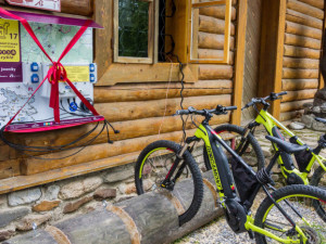 V Jeseníkách bylo nainstalováno několik dobíjecích stanic, elektrokola tam mají zelenou