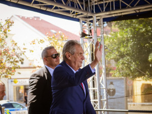 Důvěra v prezidenta klesla na 44 procent, je nejníže od roku 2017