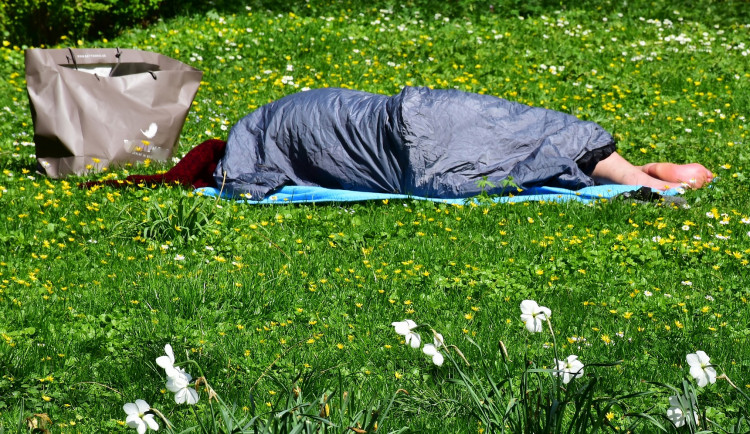 V Olomouci platí nová vyhláška, která zakazuje bivakování a táboření v centru a v parcích