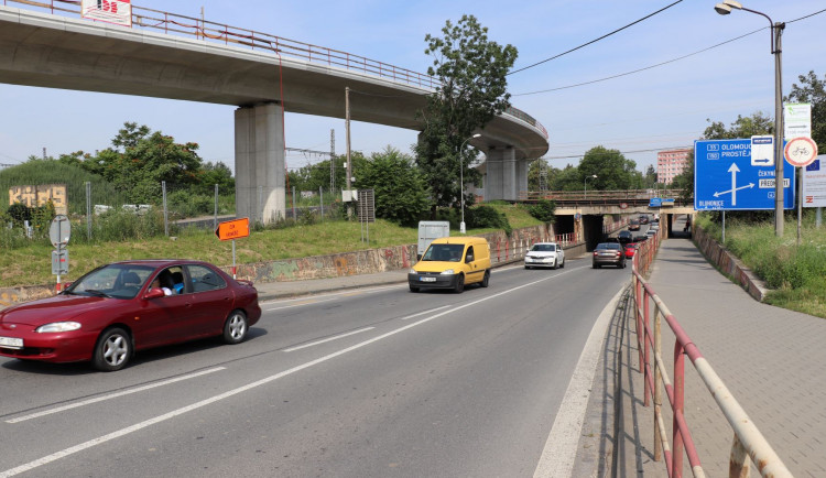 V Přerově se postupně uzavřou podjezdy v Předmostí a Lýskách, řidiče čekají objížďky