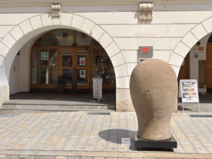 V olomoucké Galerii Bohéma jsou od tohoto týdne vystaveny filmové klapky výtvarníků