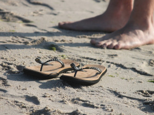 Nevhodná letní obuv může způsobit zdravotní problémy. Ortoped radí, na co si dát pozor