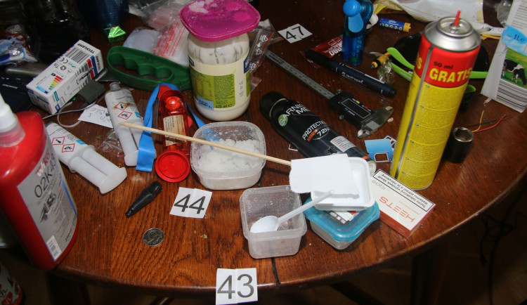 Muž vyráběl pervitin v rodinném domě