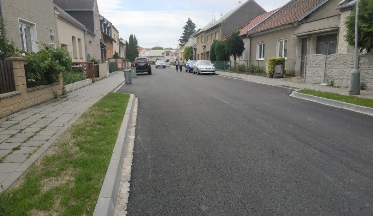Velká oprava dvou ulic v olomoucké části Holice je u konce