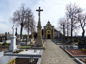 Šlechtická hrobka na hřbitově v Rokytnici z první poloviny 19. století se stala památkou