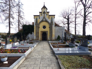 Šlechtická hrobka na hřbitově v Rokytnici z první poloviny 19. století se stala památkou