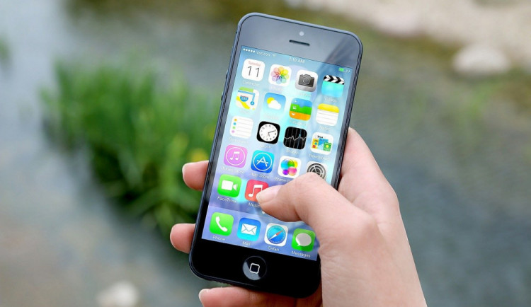 Řada mobilních aplikací je nebezpečná. Které byste z telefonu měli raději smazat?