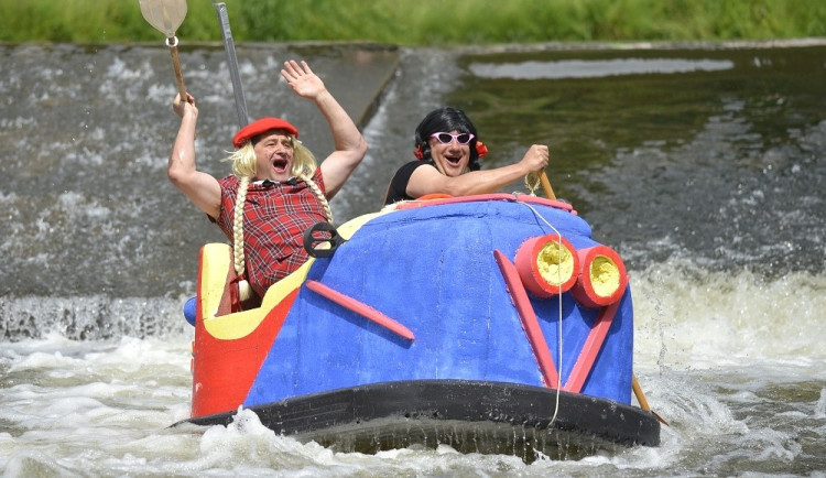 Hladinu Mlýnského potoka v Horce nad Moravou v sobotu zčeří Hanácká neckyáda