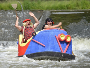 Hladinu Mlýnského potoka v Horce nad Moravou v sobotu zčeří Hanácká neckyáda