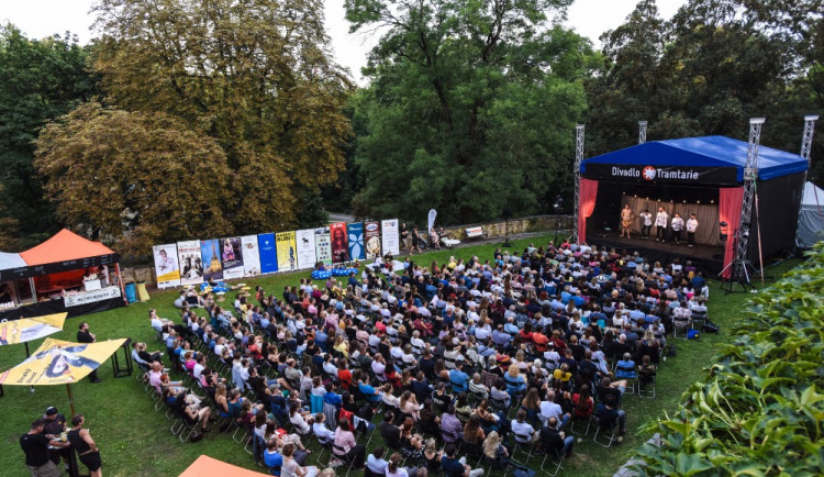 Tramtarie se opět představí pod širým nebem. Tentokrát zaplní parkány Konviktu